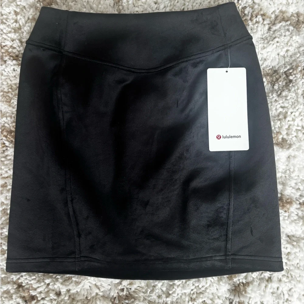 lululemon athletica black SCUBA skirt - Picture 1 of 4